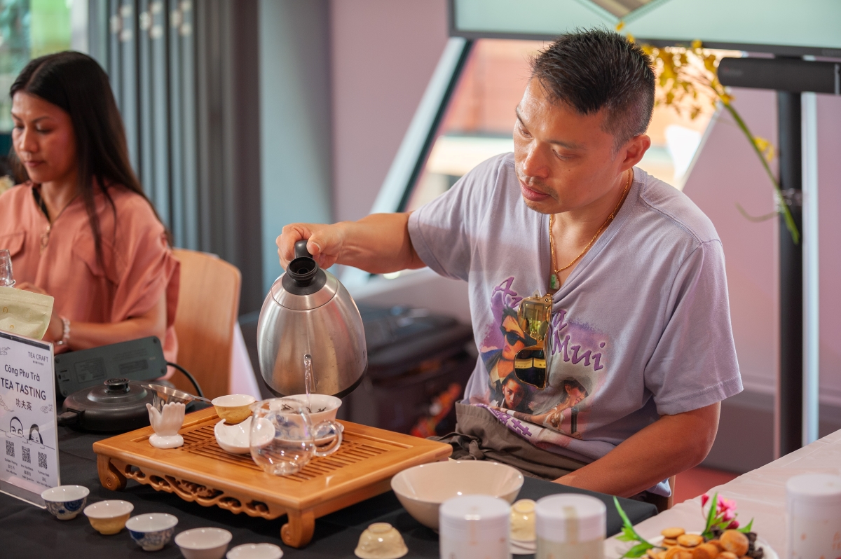 Man holding kettle pouring hot water