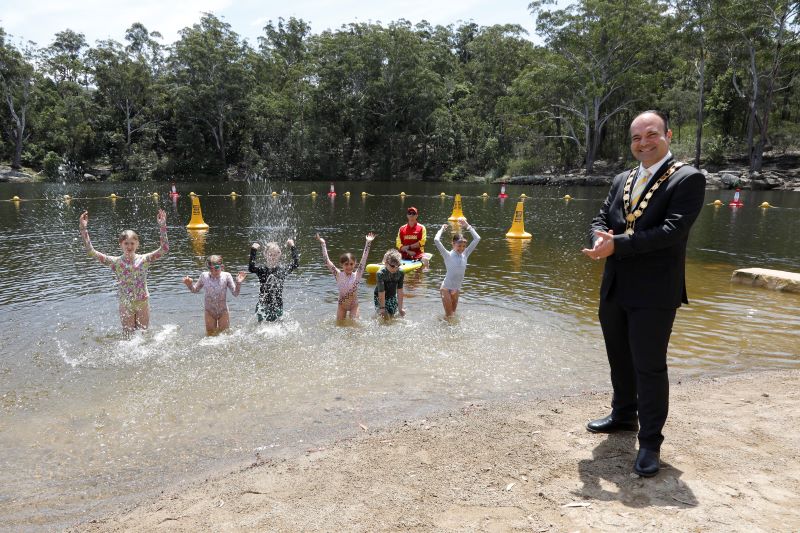 Lord Mayor with children, lifesaver at opening of Lake Parramatta