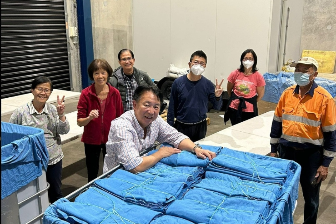 Men and Women packing sheets